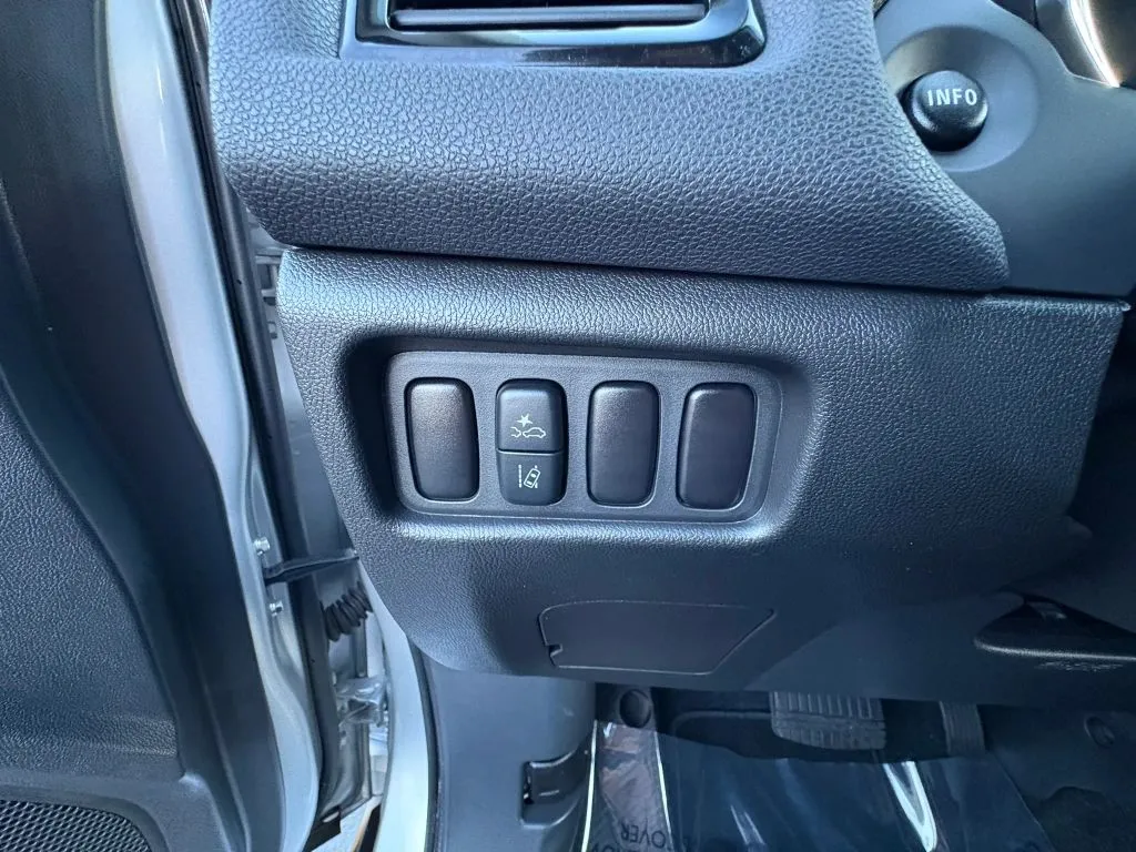 Mitsubishi Outlander Sport photo 18