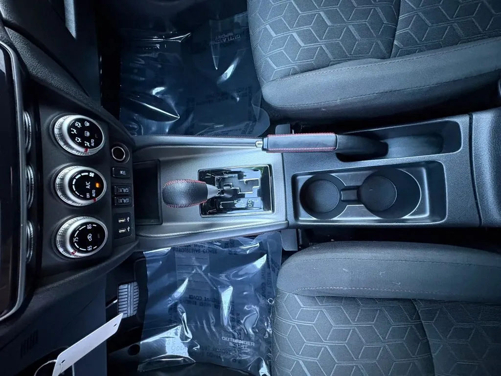 Mitsubishi Outlander Sport photo 17
