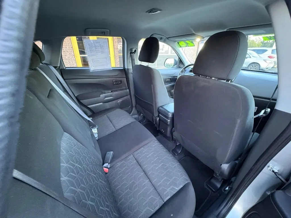 Mitsubishi Outlander Sport photo 12