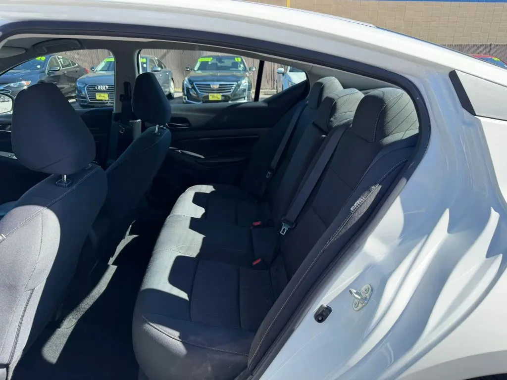 Nissan Altima photo 10