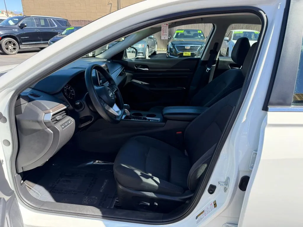 Nissan Altima photo 12