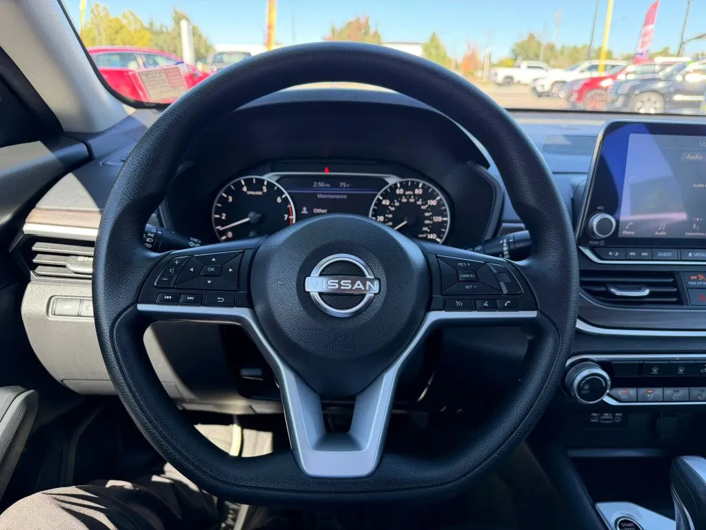 Nissan Altima photo 14