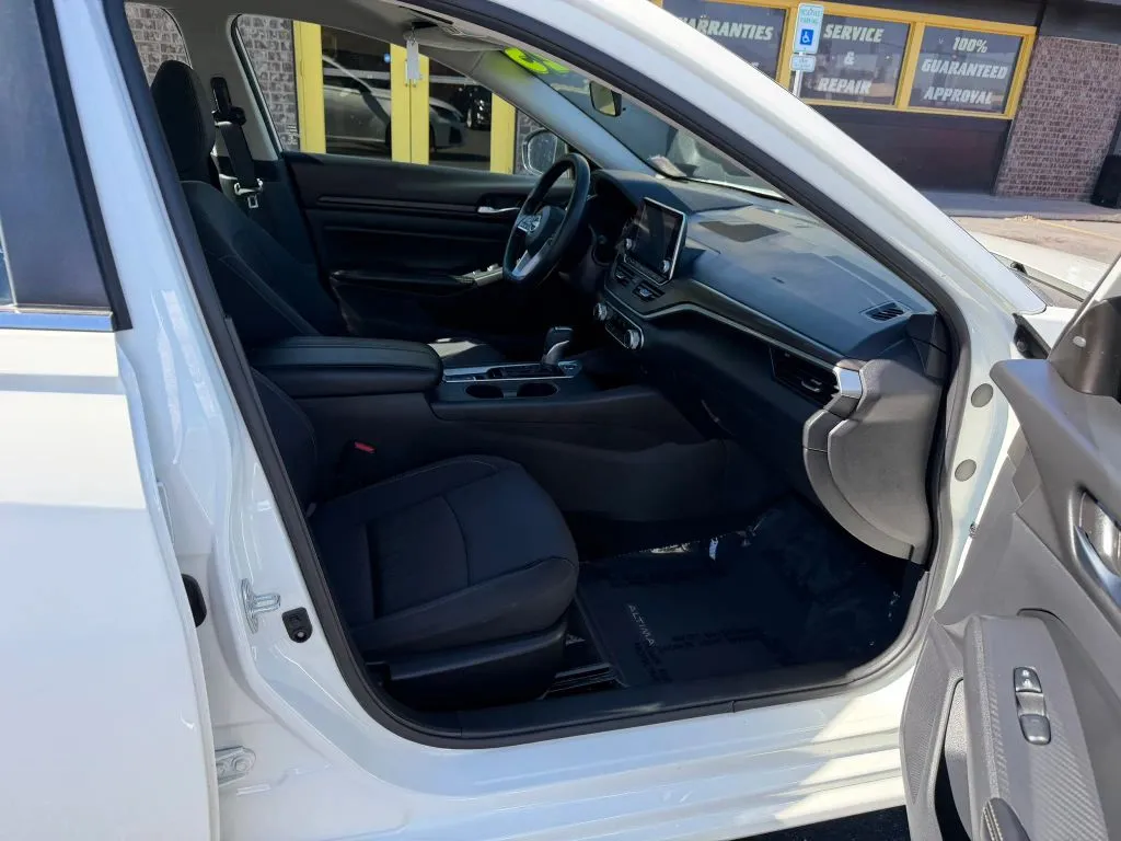 Nissan Altima photo 11