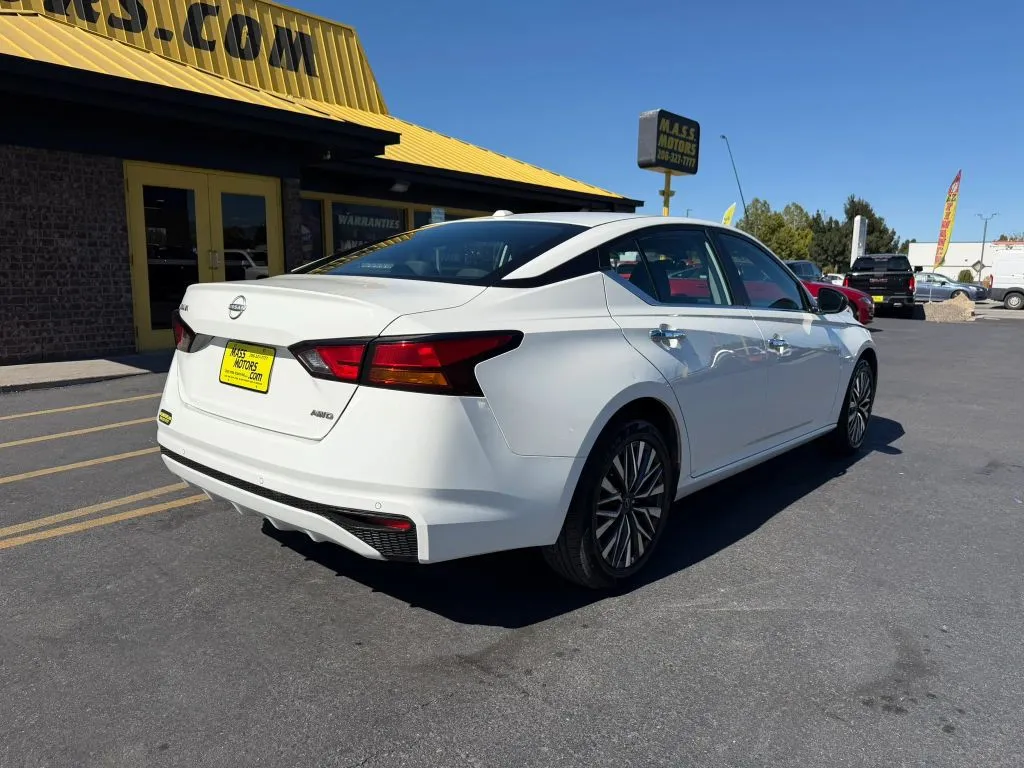 Nissan Altima photo 8