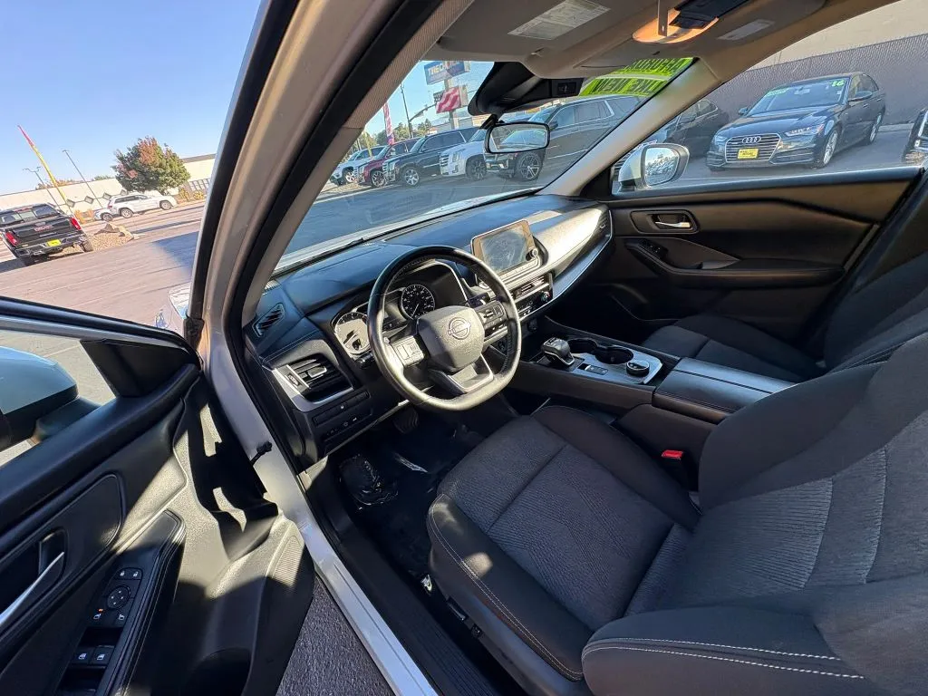 Nissan Rogue photo 9