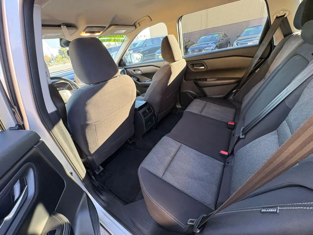 Nissan Rogue photo 10