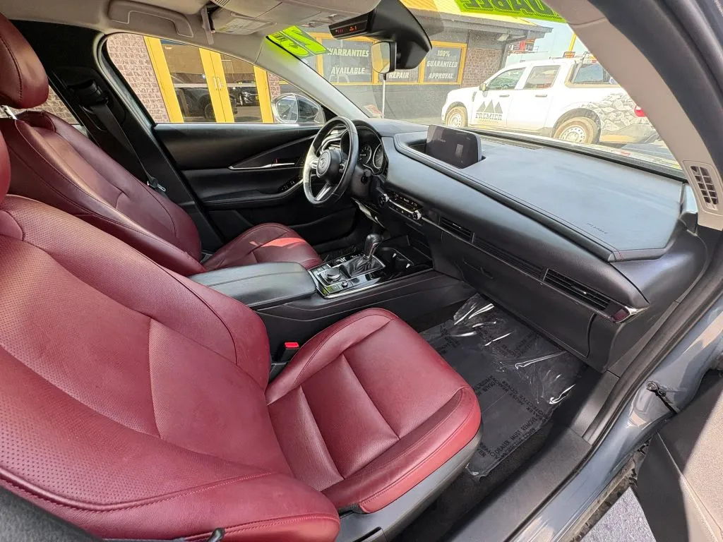 Mazda CX-30 photo 11