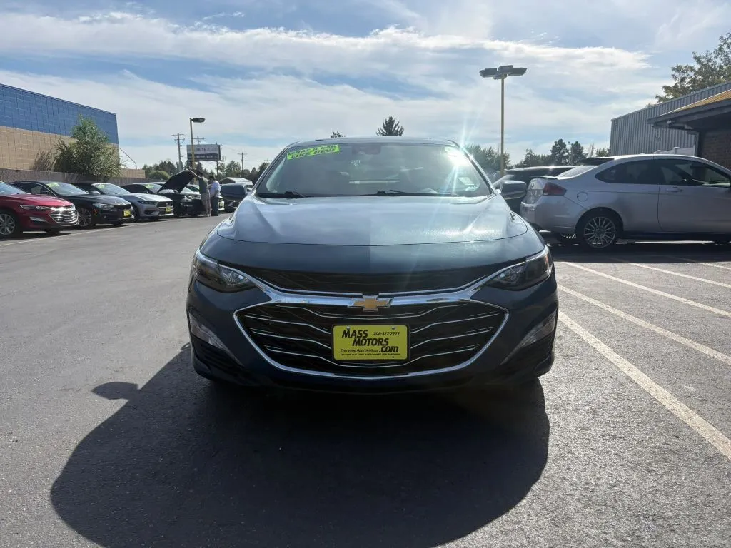 Chevrolet Malibu photo 2