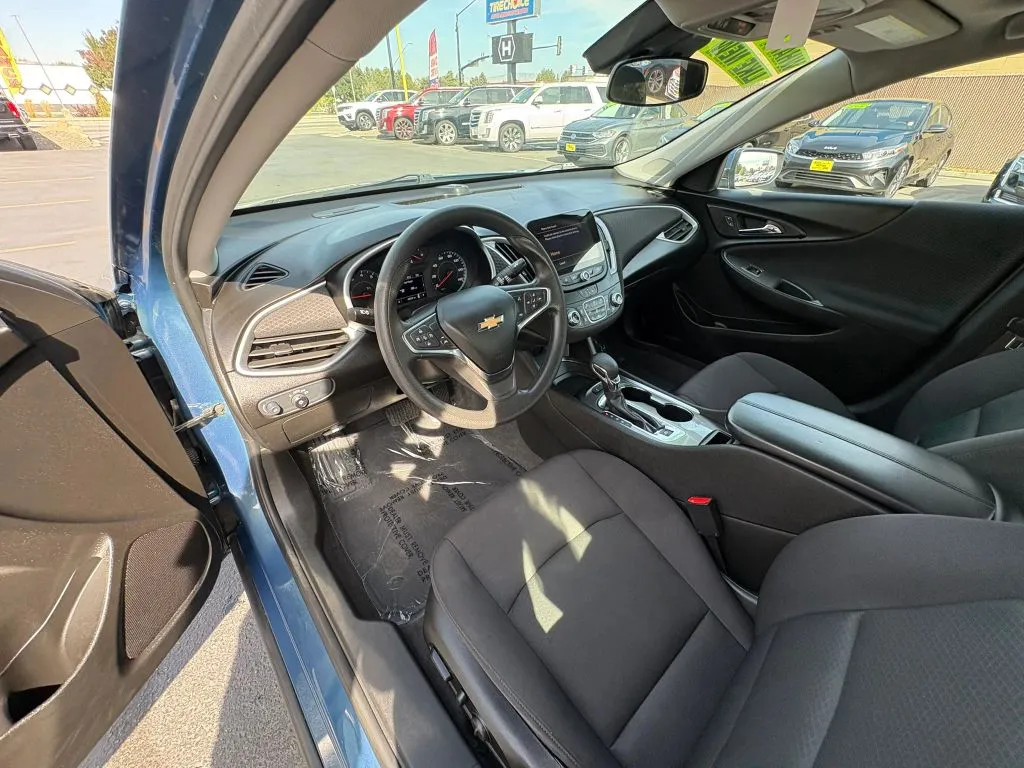 Chevrolet Malibu photo 9