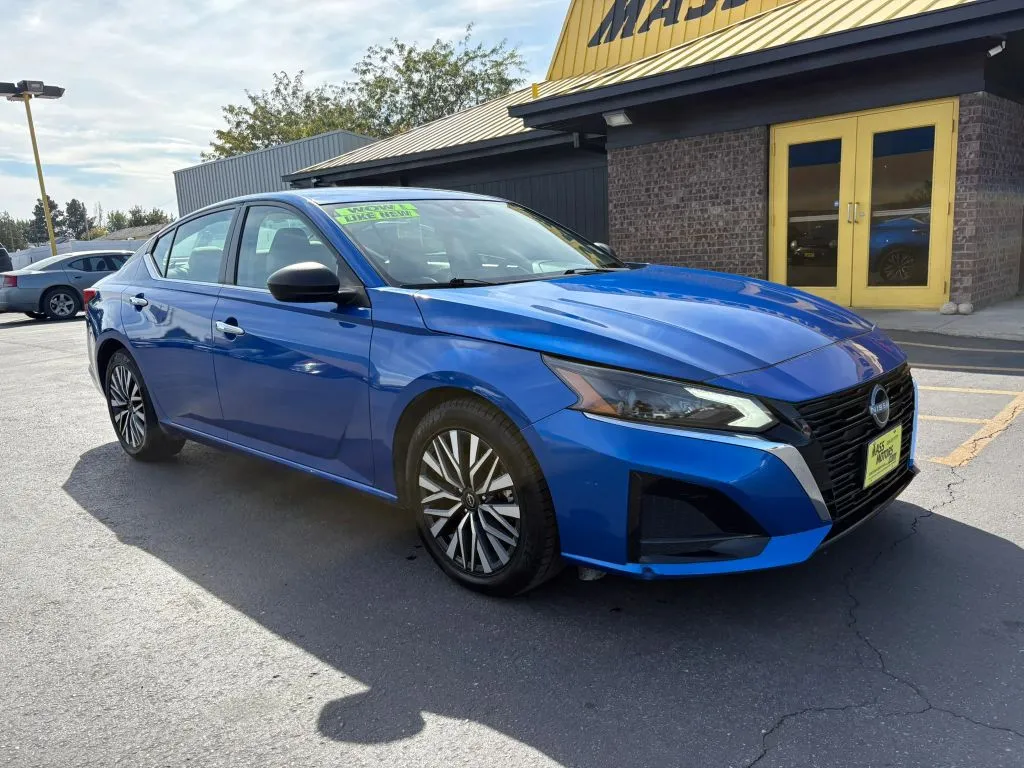 Nissan Altima photo 8