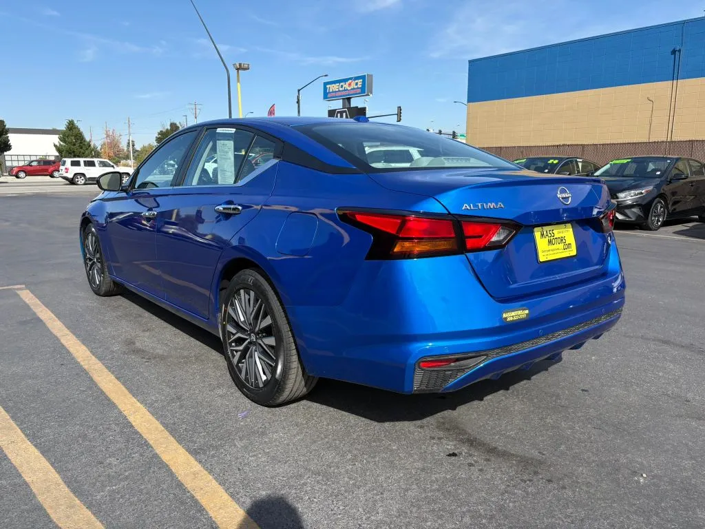 Nissan Altima photo 5