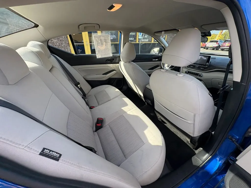 Nissan Altima photo 12