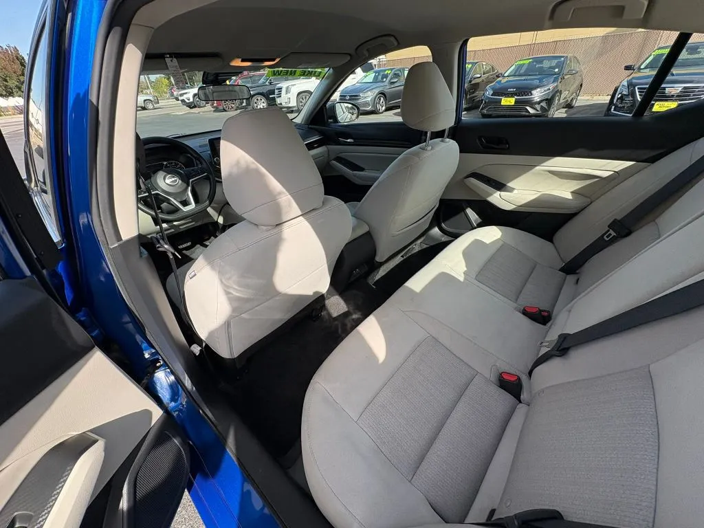 Nissan Altima photo 10