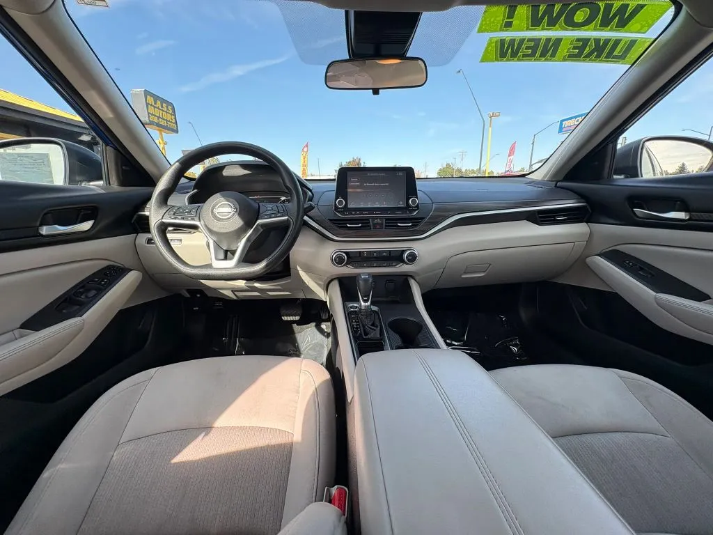 Nissan Altima photo 18
