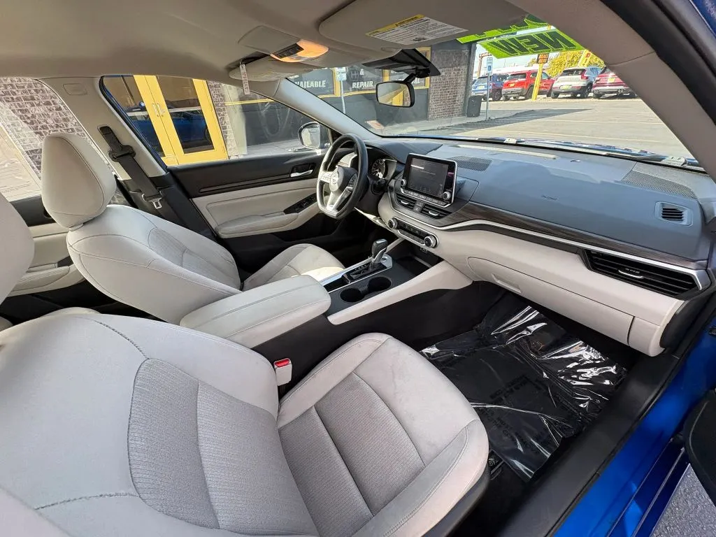 Nissan Altima photo 11