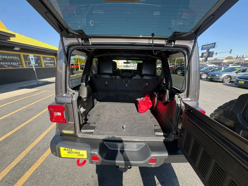 Jeep Wrangler photo 19