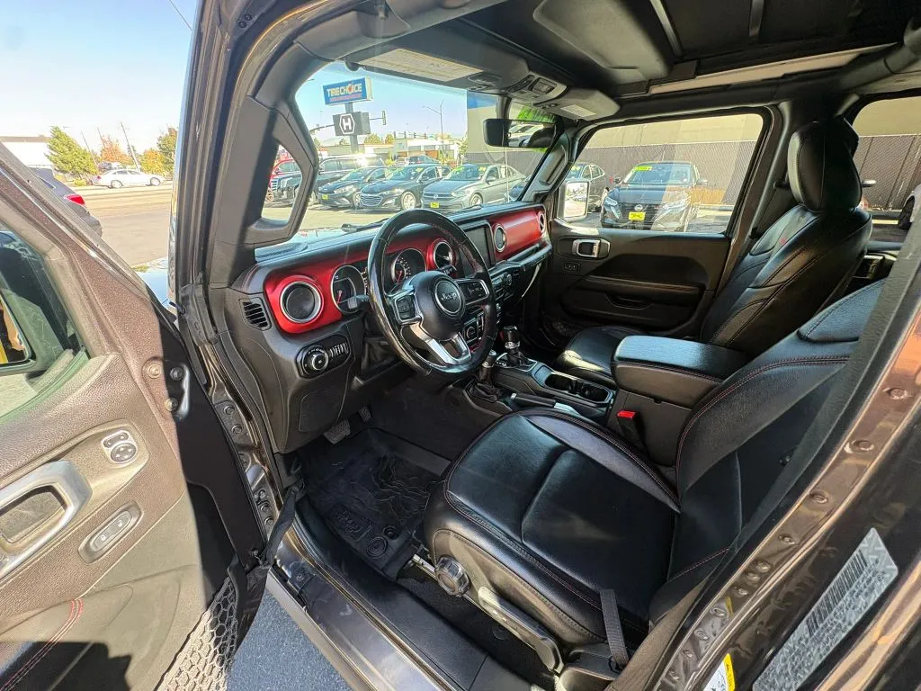 Jeep Wrangler photo 9