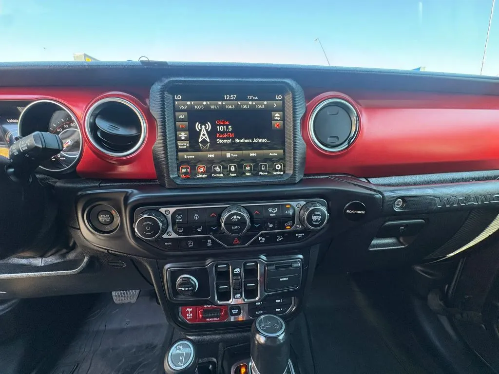 Jeep Wrangler photo 16