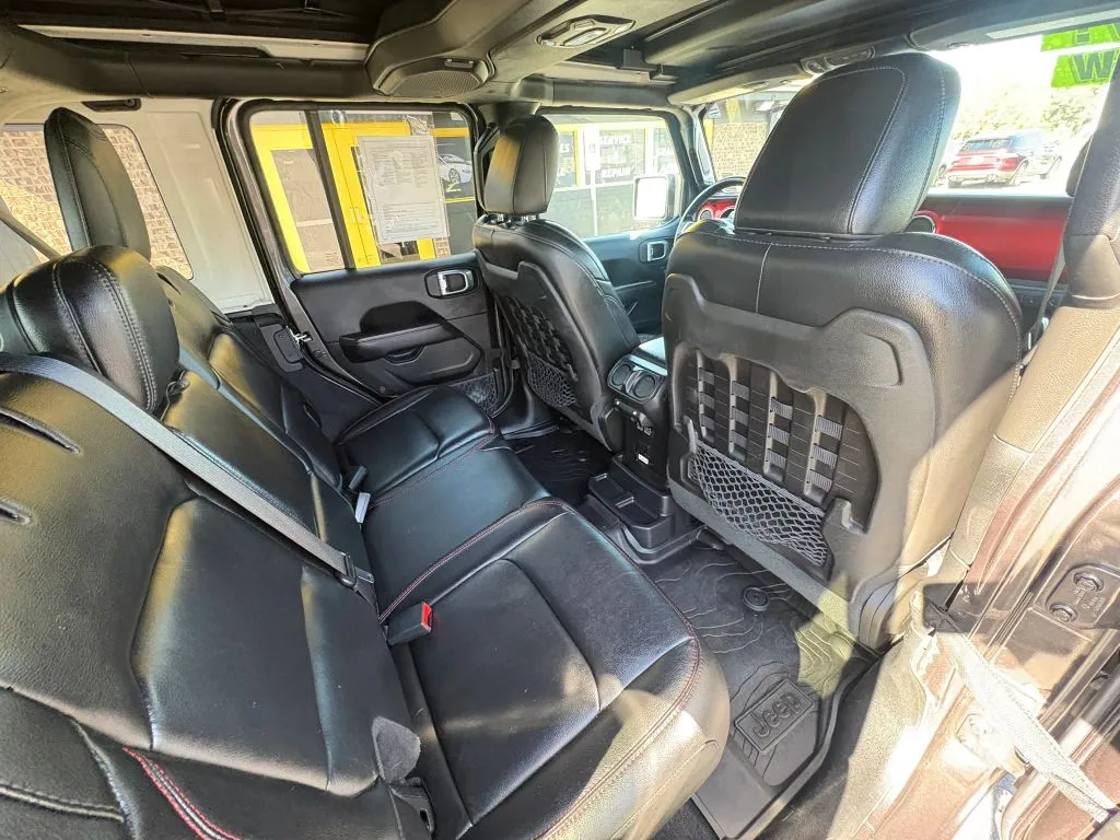 Jeep Wrangler photo 12