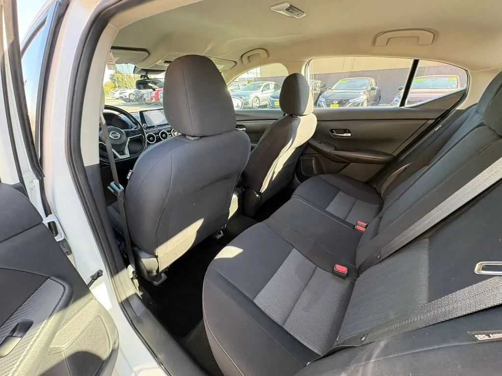 Nissan Sentra photo 10