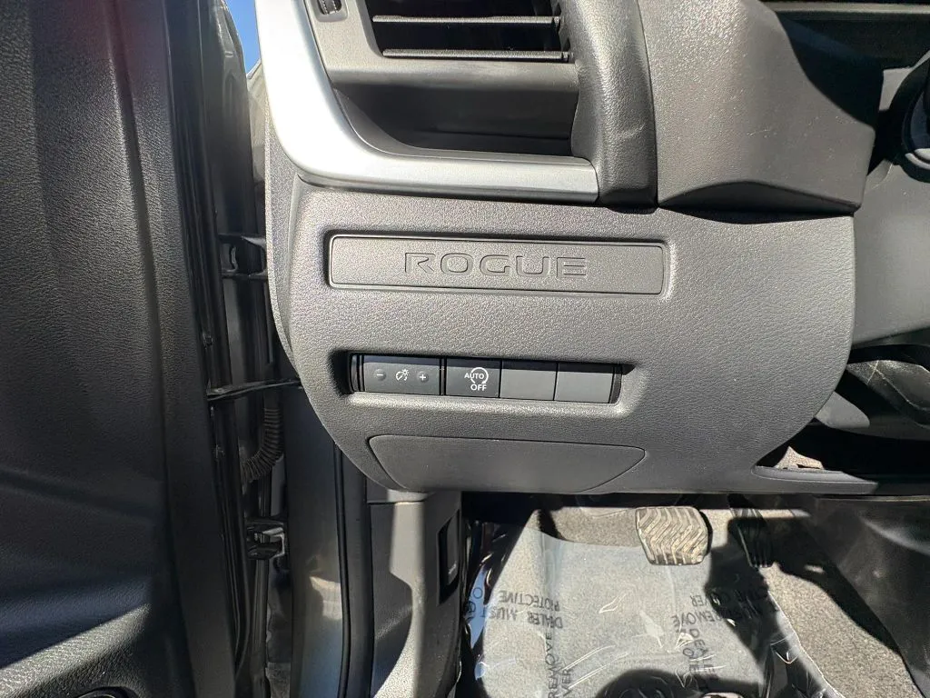 Nissan Rogue photo 18