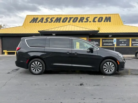Black 2024 Chrysler Pacifica Hybrid Select Van 4D for sale in Boise, ID