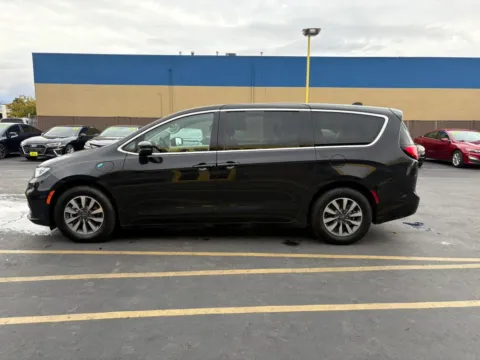 More photos of 2024 Chrysler Pacifica Hybrid Select Van 4D at MASS Motors Fairview Used Car Dealership, ID