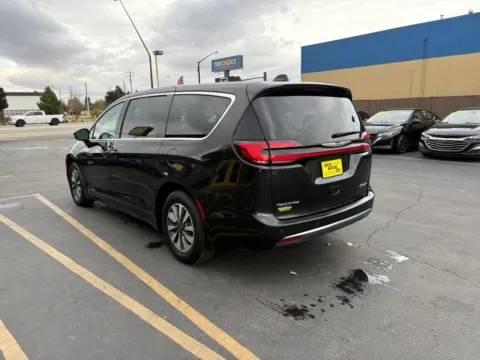 More photos of 2024 Chrysler Pacifica Hybrid Select Van 4D at MASS Motors Fairview Used Car Dealership, ID