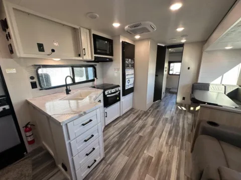 More photos of 2026 Jayco JAY FLIGHT SLX 325BHT at Cenla RV Center - Monroe, LA