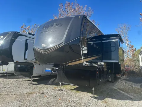 Gold 2026 Jayco PINNACLE 38FBRK for sale in Monroe, LA