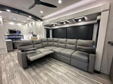 More photos of 2026 Jayco PINNACLE 38FBRK at Cenla RV Center - Monroe, LA
