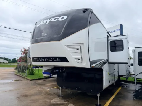 White 2027 Jayco PINNACLE 36FBTS for sale in Monroe, LA