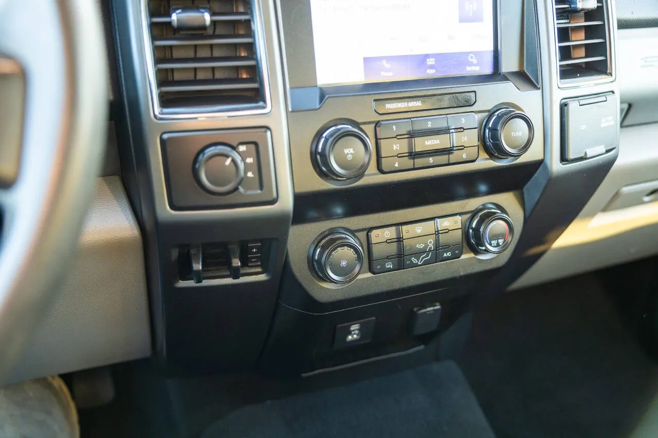 2021 Ford F-550 Super Duty Chassis Cab - Photo 29