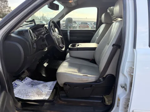 More photos of 2009 Chevrolet Silverado 2500HD LT at Huntsman Wholesale LLC, ID