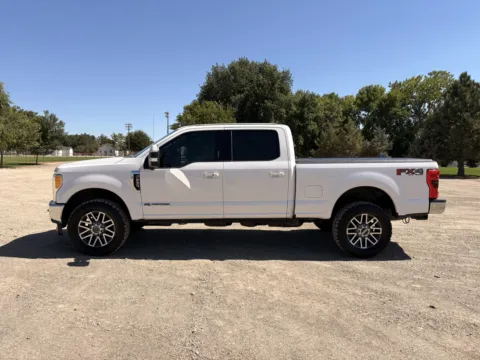 More photos of 2017 Ford F-250 Super Duty Lariat at Huntsman Wholesale LLC, ID