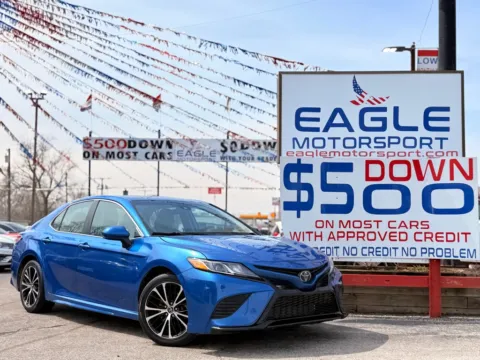 Blue 2020 TOYOTA CAMRY SE for sale in Lake Station, IN