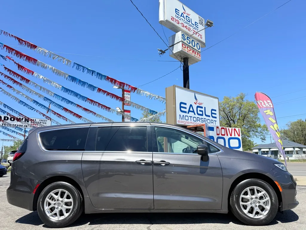 2023 Chrysler Pacifica Touring L - Photo 6