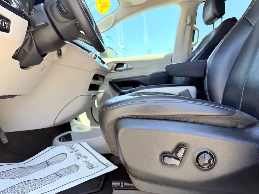 2023 Chrysler Pacifica Touring L - Photo 16