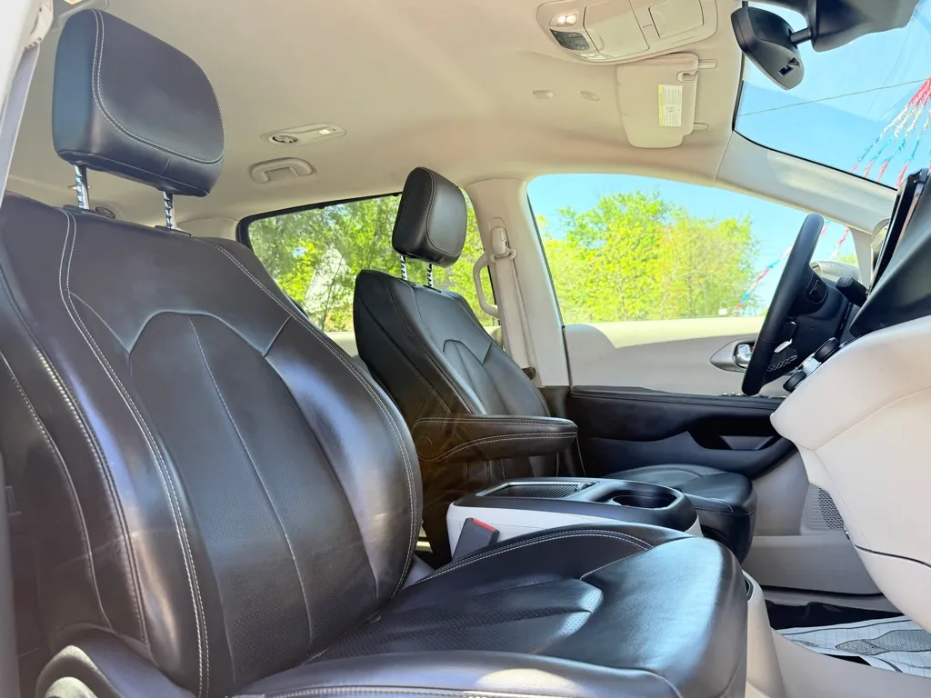 2023 Chrysler Pacifica Touring L - Photo 22