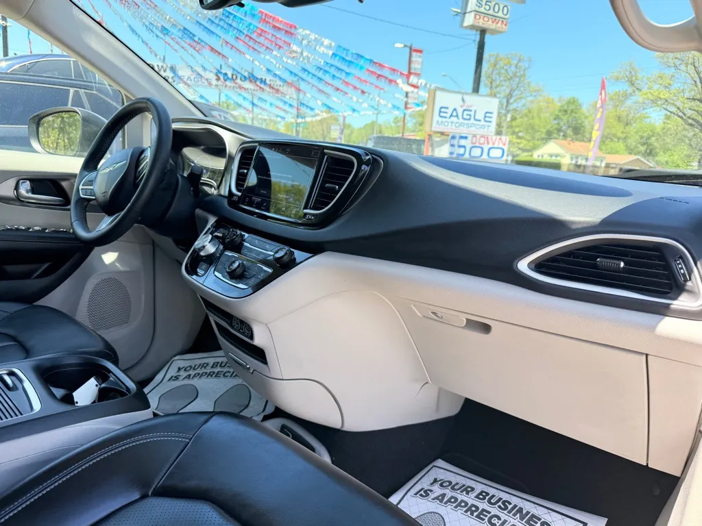 2023 Chrysler Pacifica Touring L - Photo 20