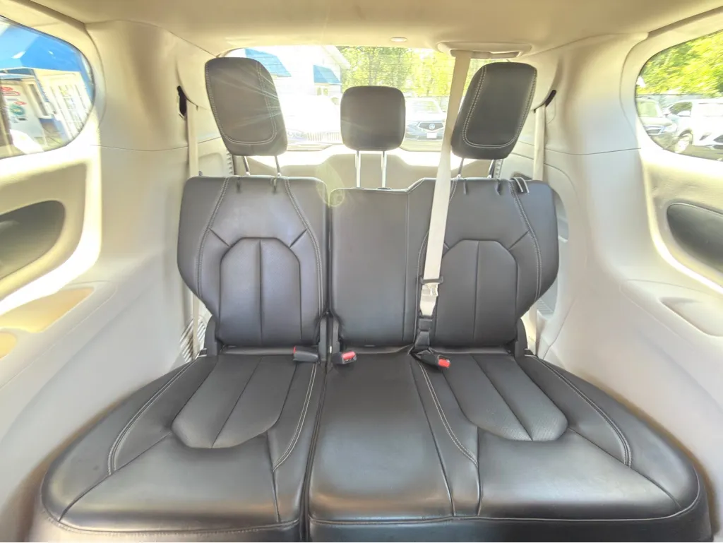 2023 Chrysler Pacifica Touring L - Photo 24
