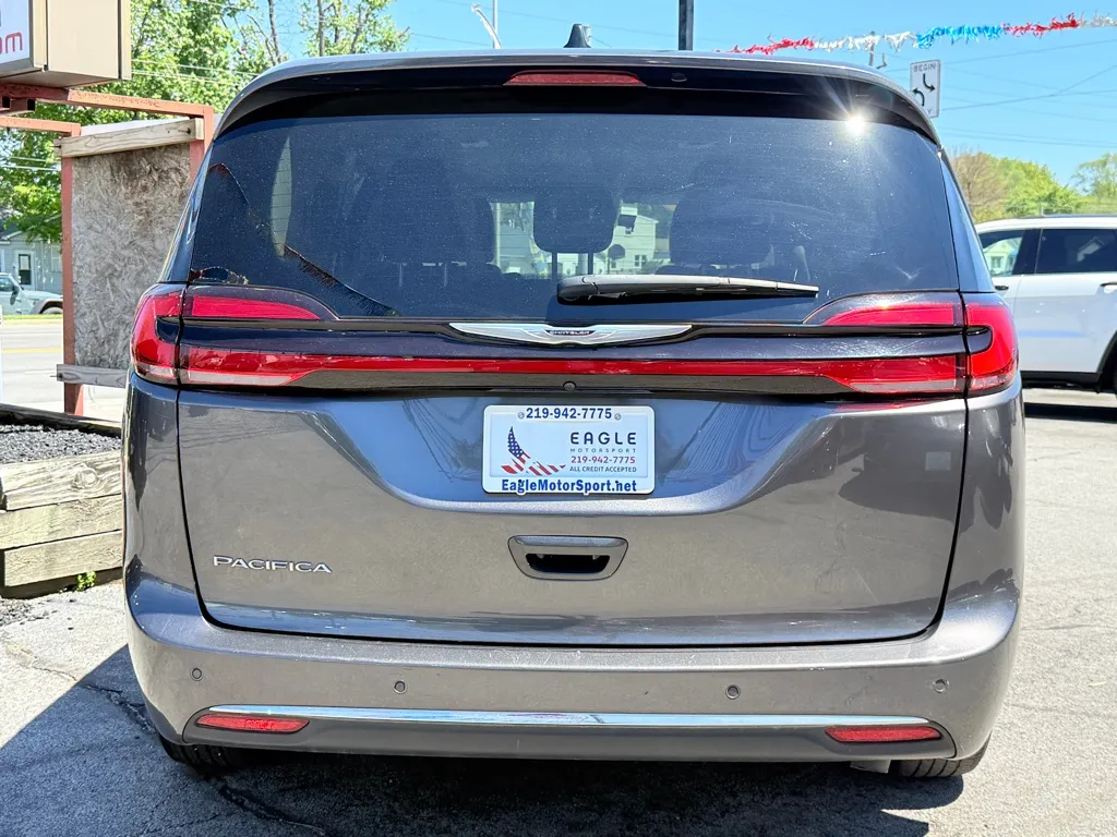 2023 Chrysler Pacifica Touring L - Photo 8