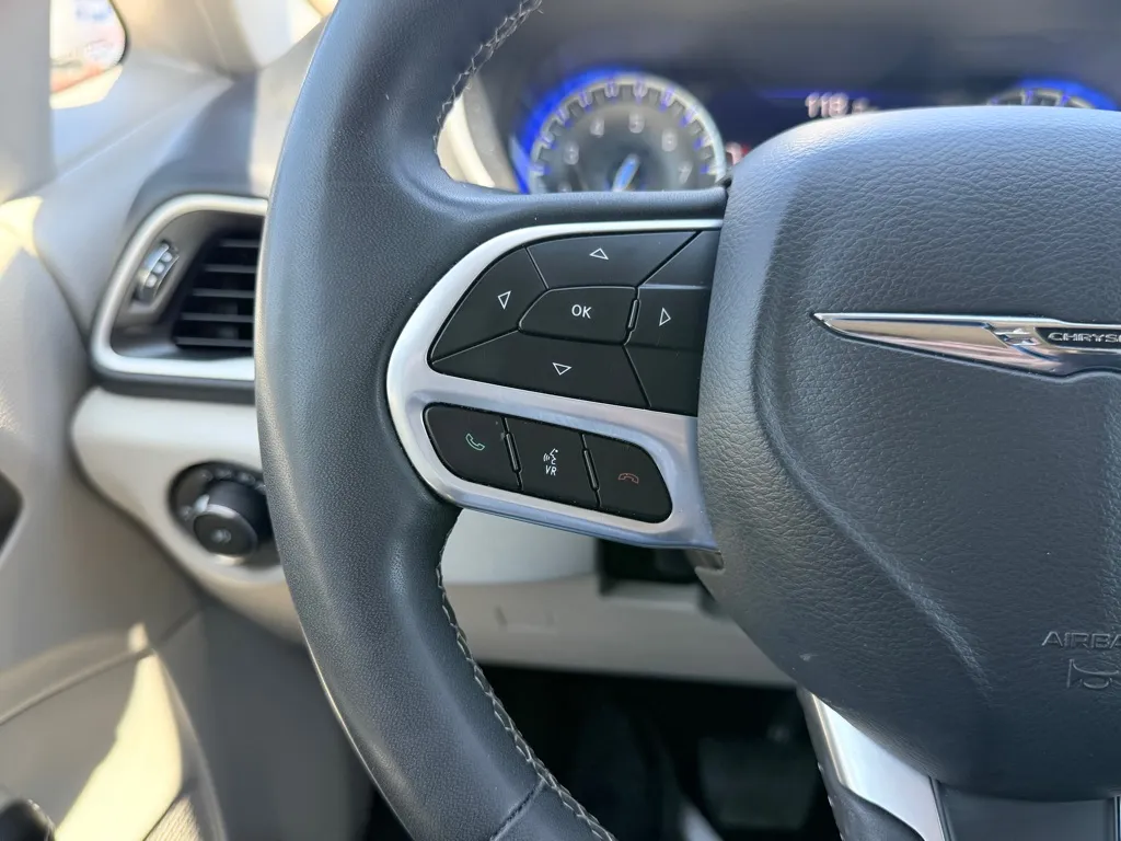 2023 Chrysler Pacifica Touring L - Photo 30