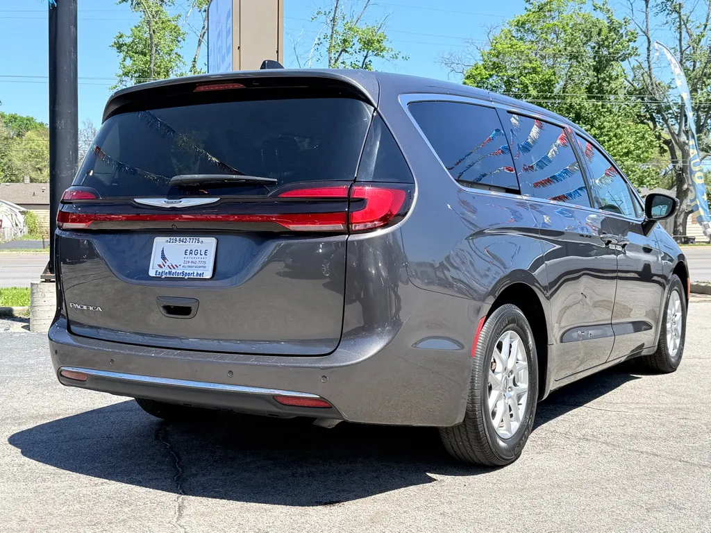 2023 Chrysler Pacifica Touring L - Photo 7
