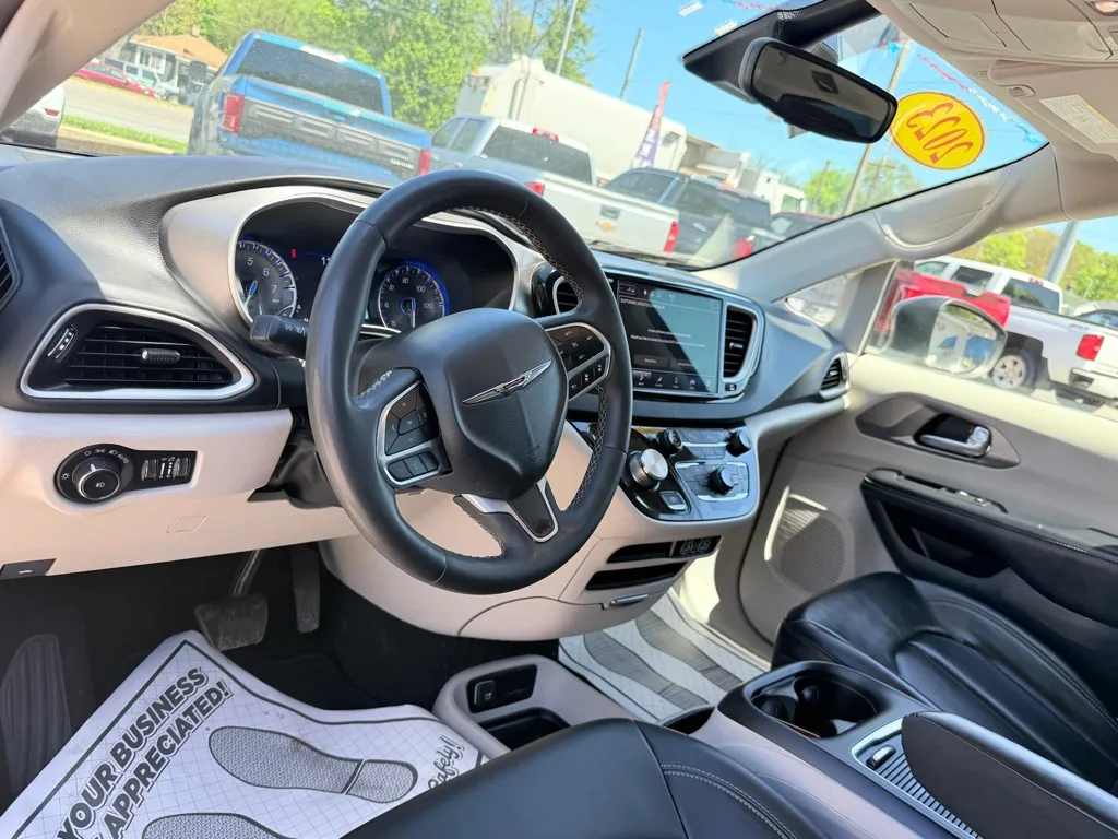 2023 Chrysler Pacifica Touring L - Photo 15