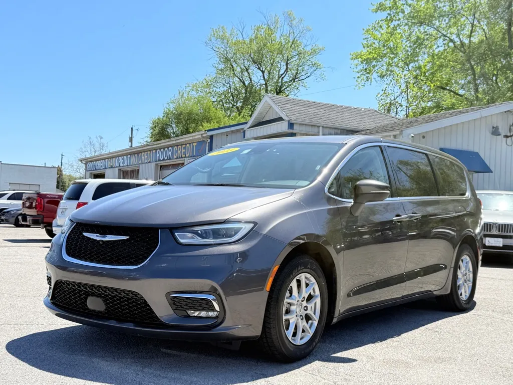 2023 Chrysler Pacifica Touring L - Photo 12