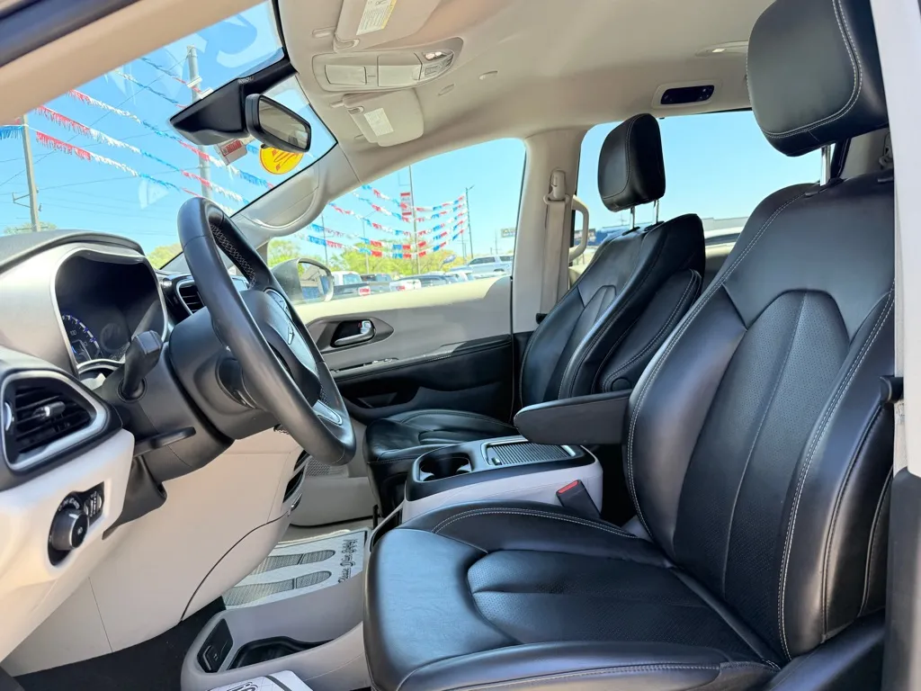 2023 Chrysler Pacifica Touring L - Photo 18