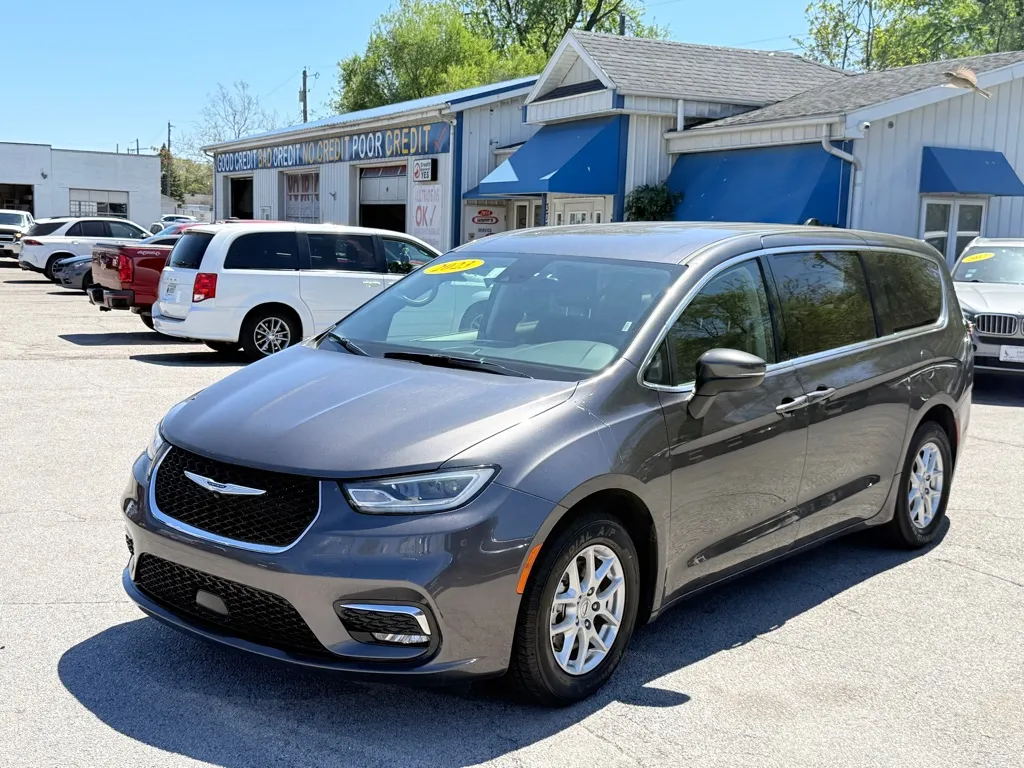 2023 Chrysler Pacifica Touring L - Photo 11