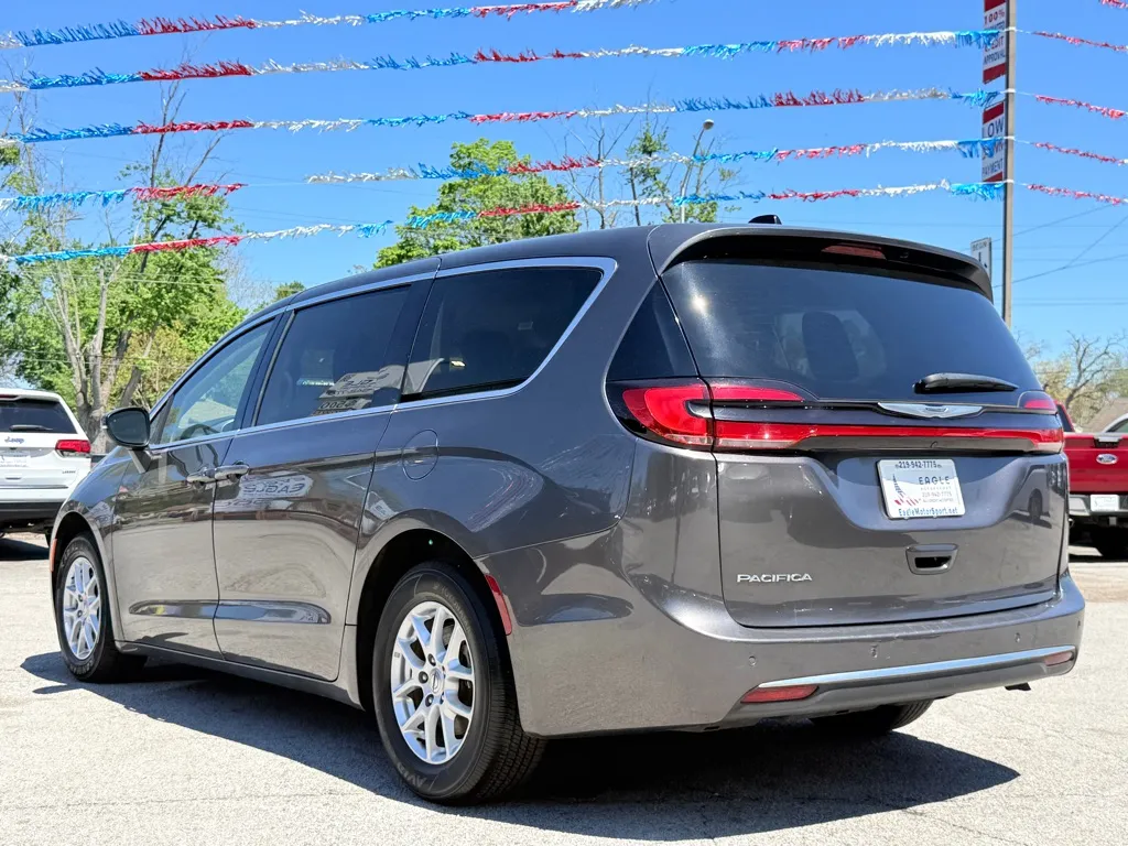 2023 Chrysler Pacifica Touring L - Photo 9