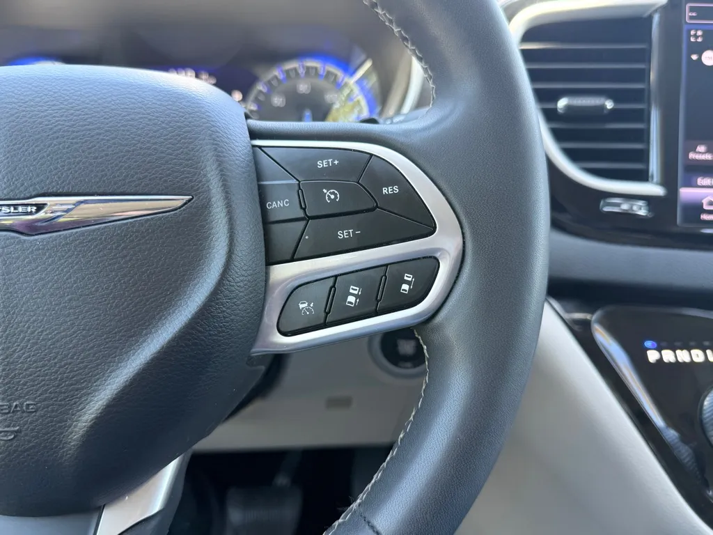 2023 Chrysler Pacifica Touring L - Photo 32